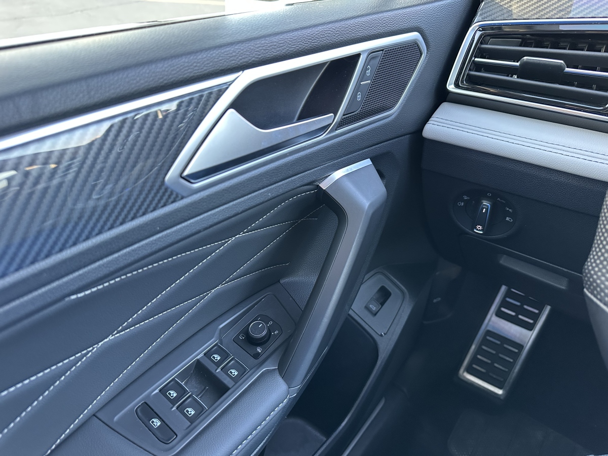 Volkswagen Tiguan L 2021 car image #24