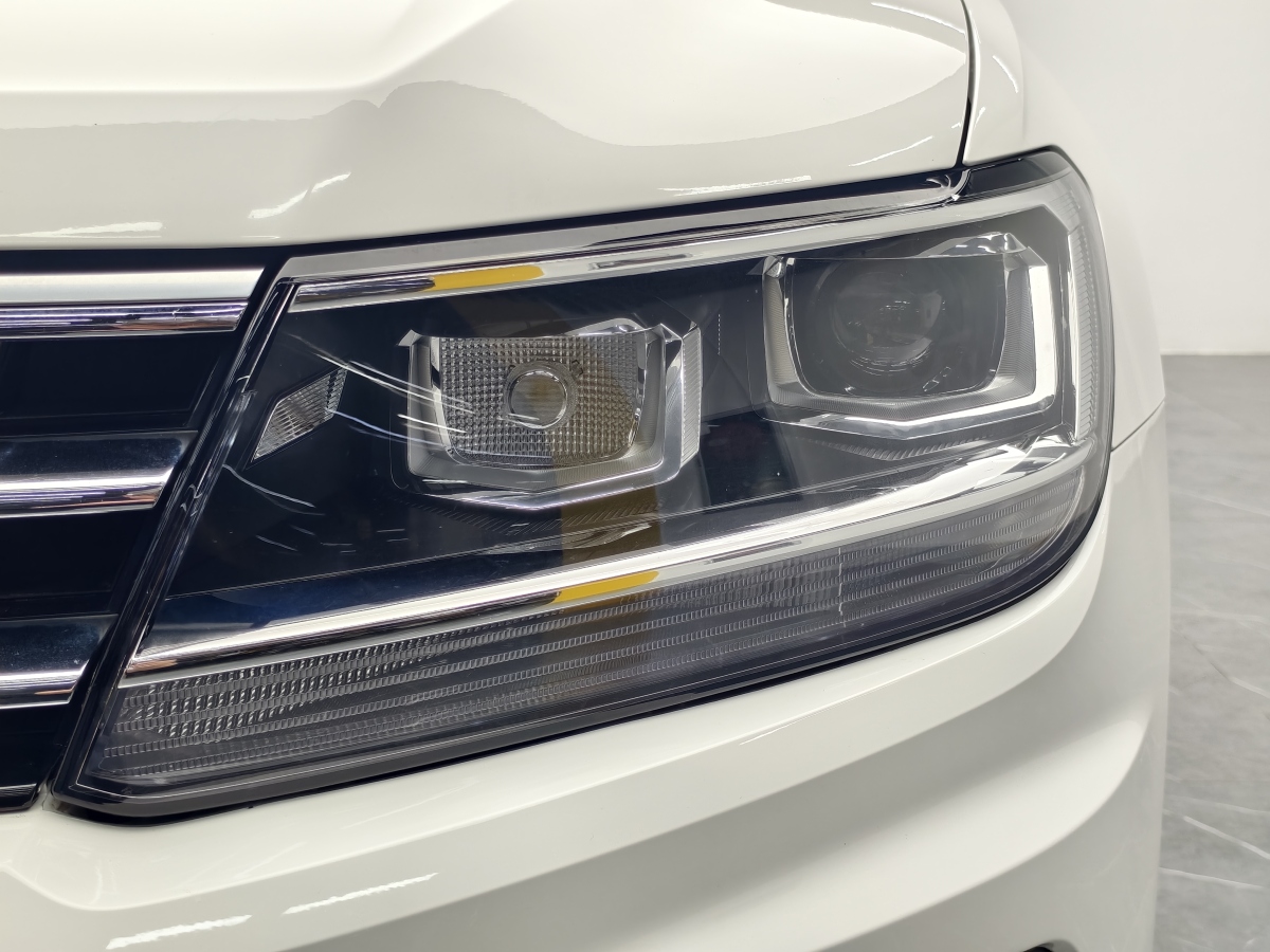 Volkswagen Tiguan L 2018 immagine di auto #24