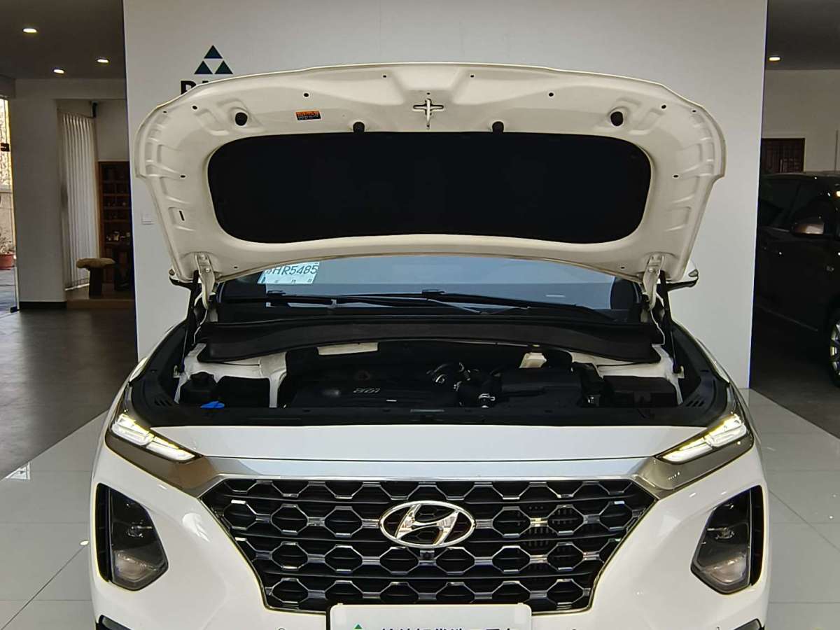 Hyundai Santa Fe 2021 car image #24
