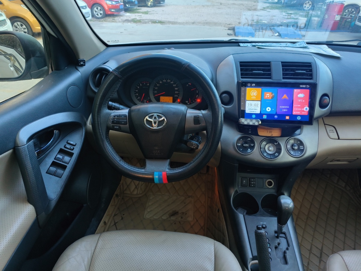 Toyota 2013 car image #24