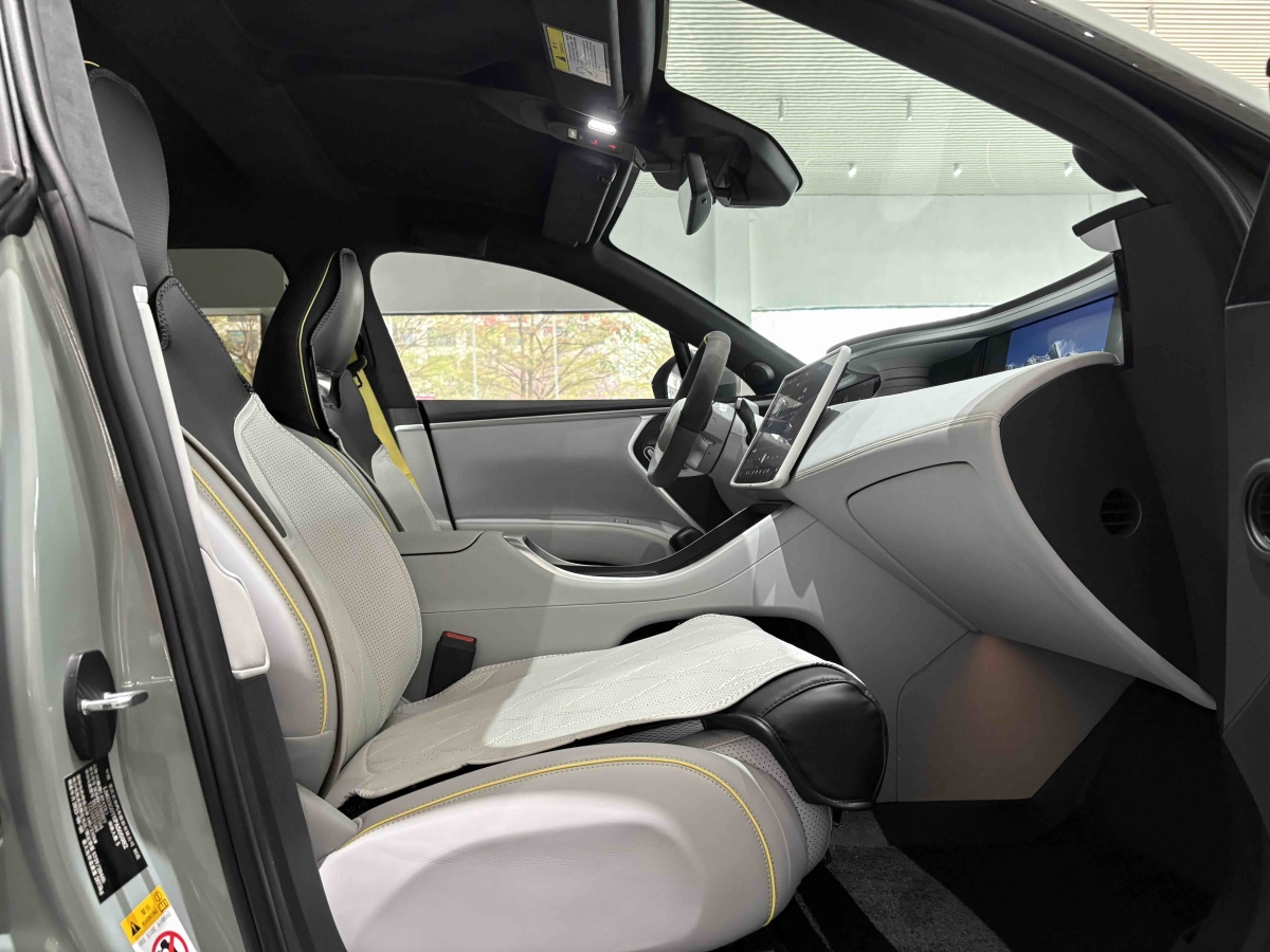 Avatr 11 2023 car image #24