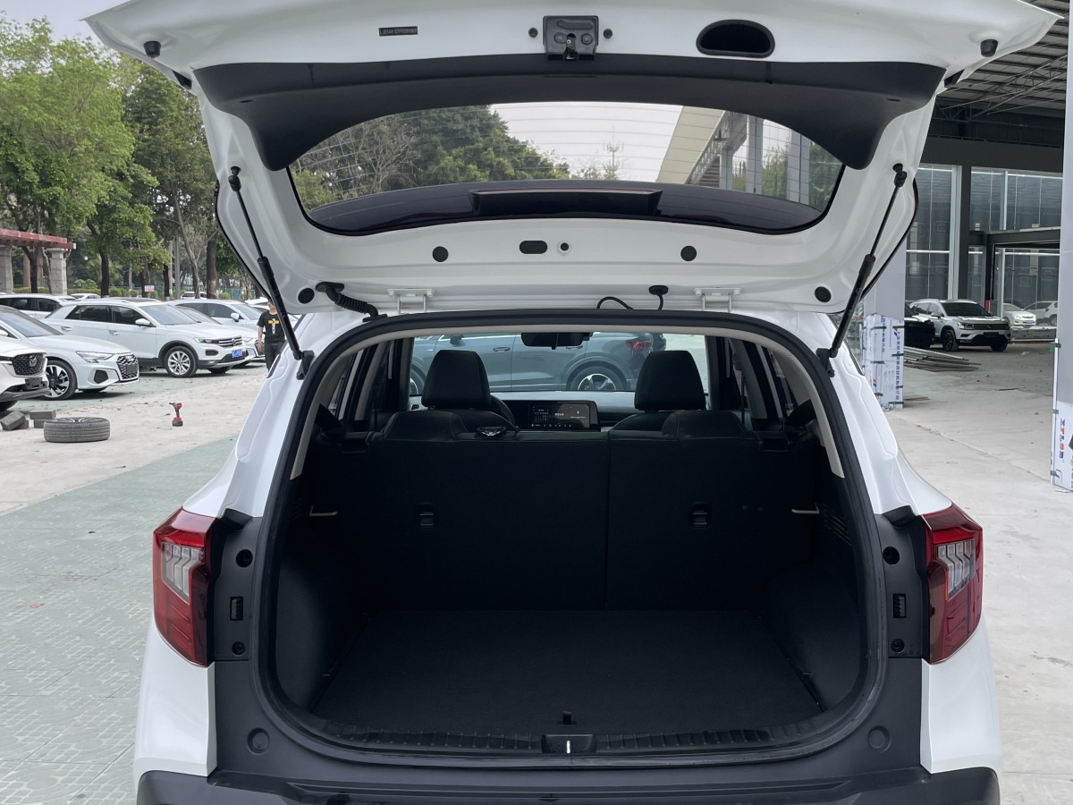 Kia Seltos 2023 imagen de coche #24