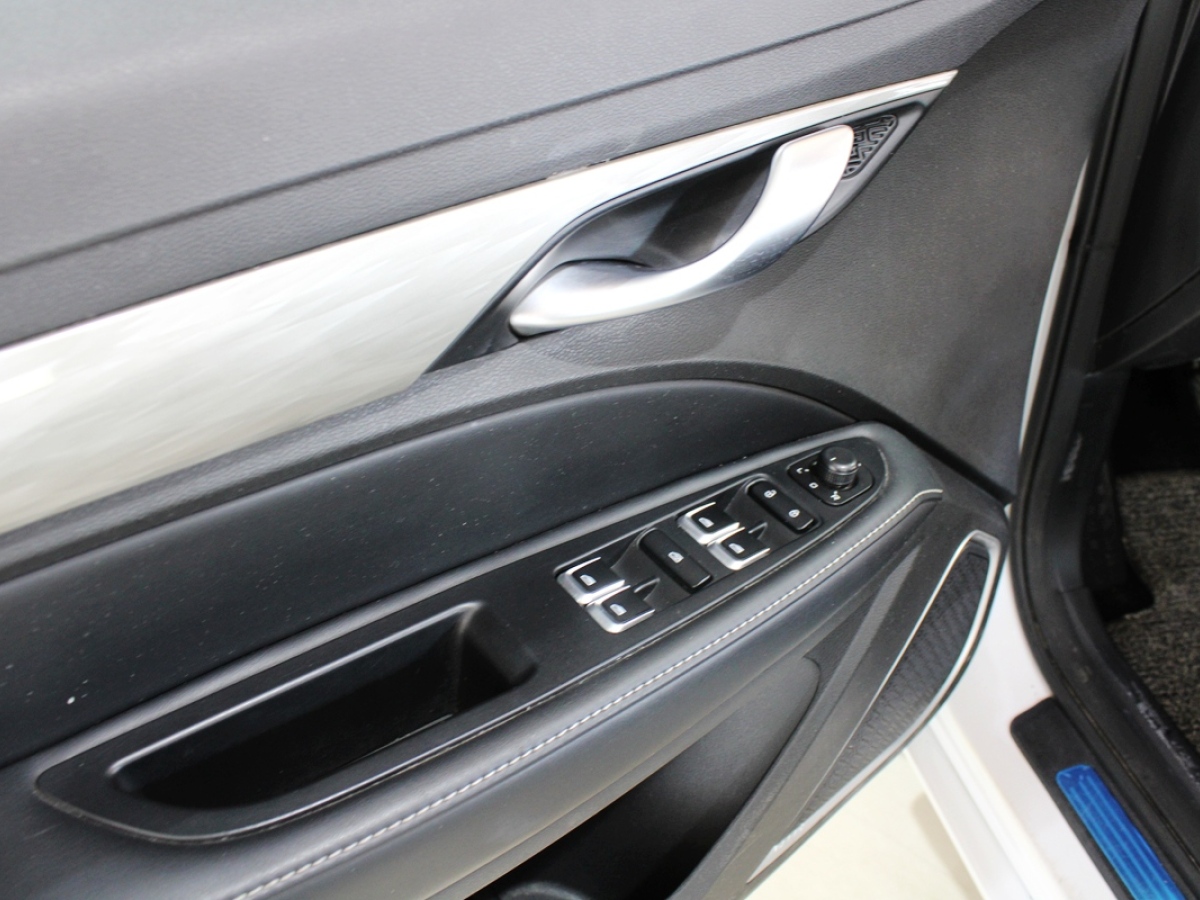 GEELY 2019 car image #24
