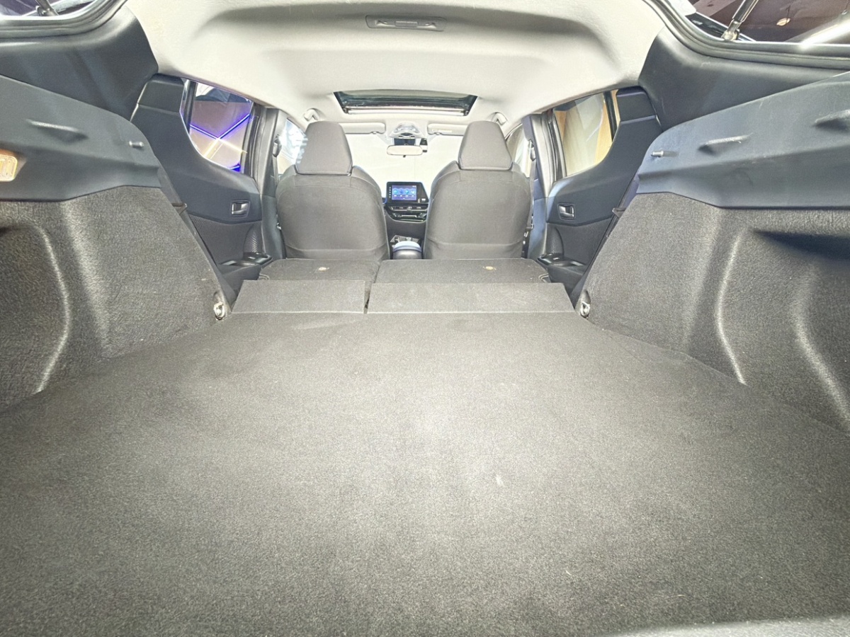 Toyota C-HR 2021 car image #24