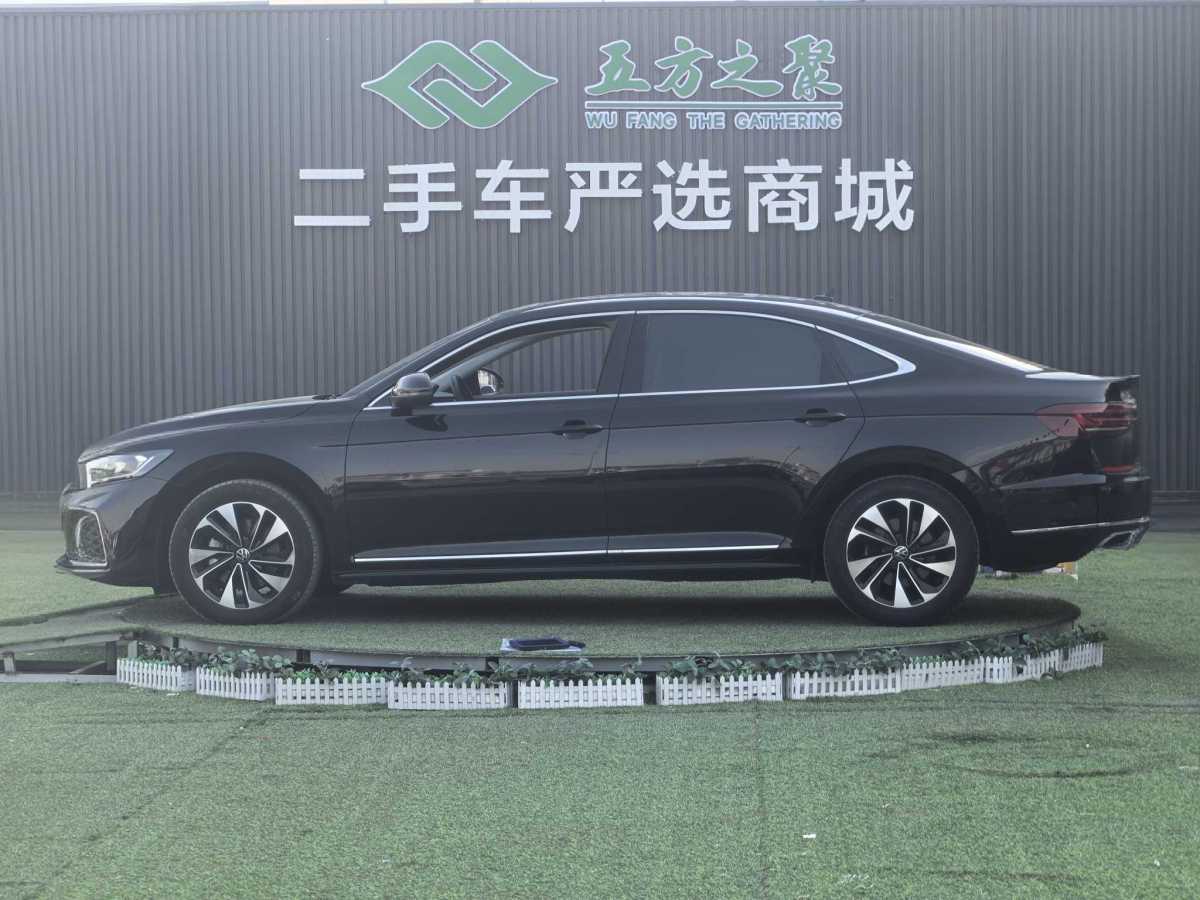 Volkswagen Passat 2023 car image #24