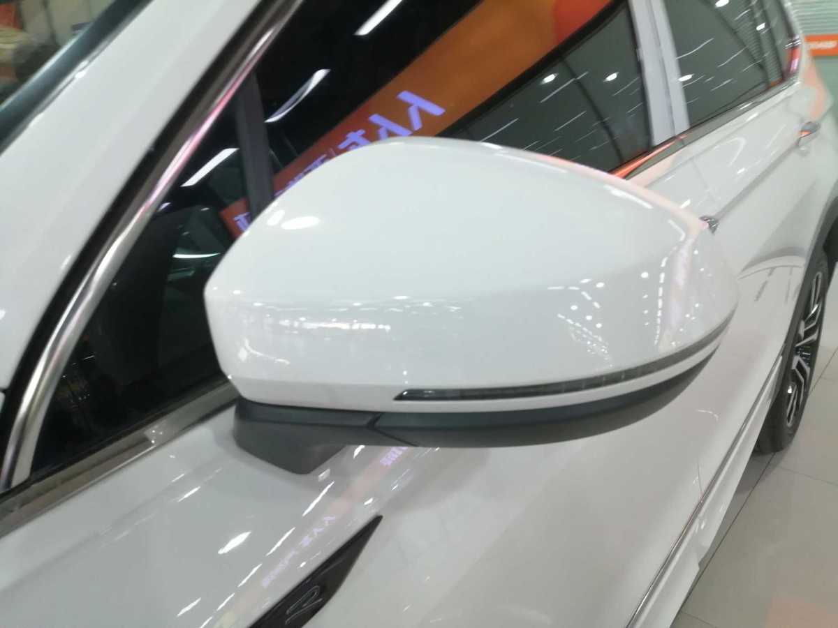 Volkswagen Tiguan L 2021 car image #24