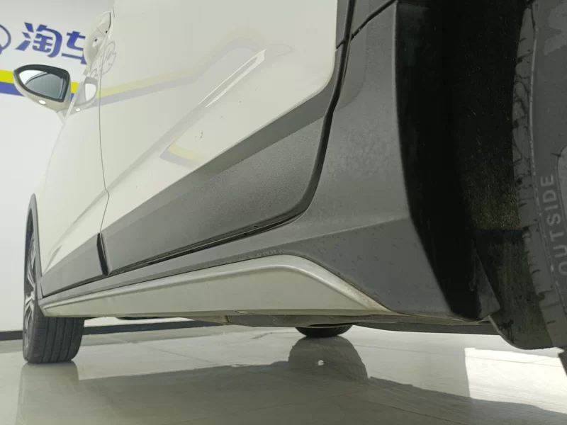 Volkswagen Touran 2021 immagine di auto #24