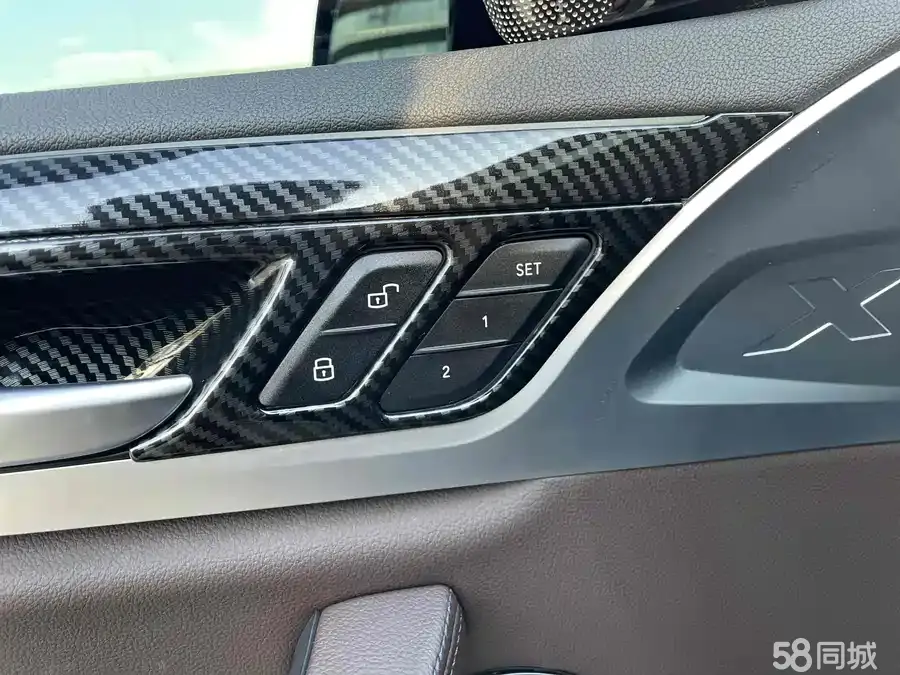 BMW X4 2020 car image #24