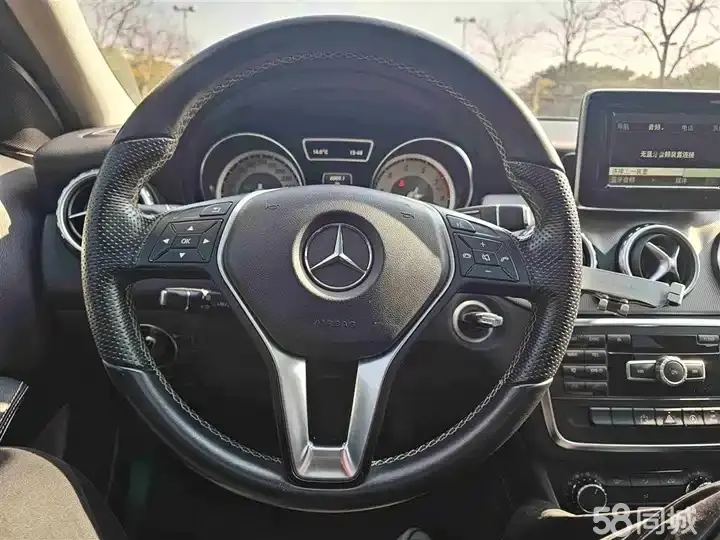 Mercedes-Benz GLA Class 2014 car image #24
