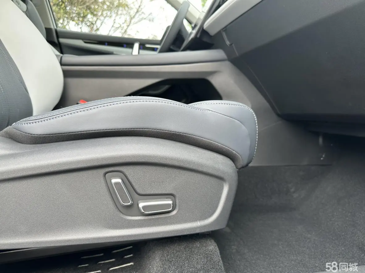 GEELY Boyue L 2026 car image #24