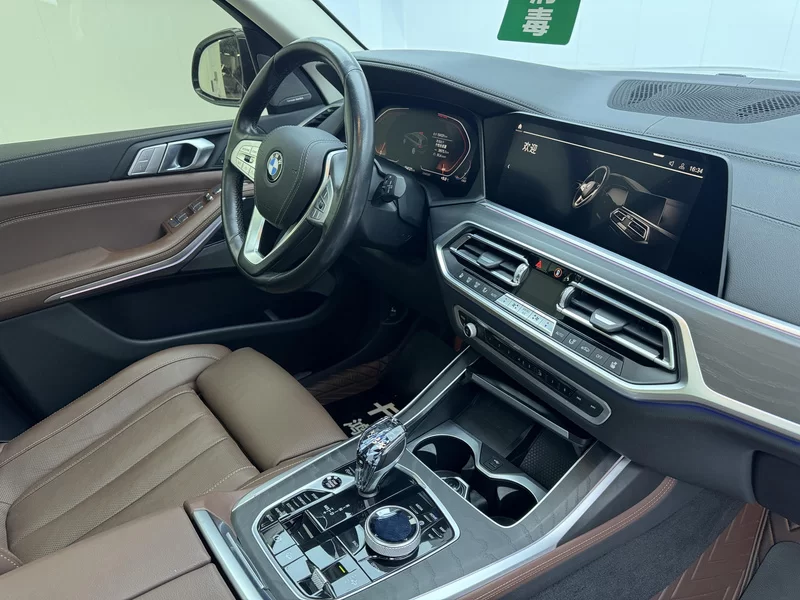 BMW X7 M60i 2021 #24 BMW X7 M60i 2021 car image #24