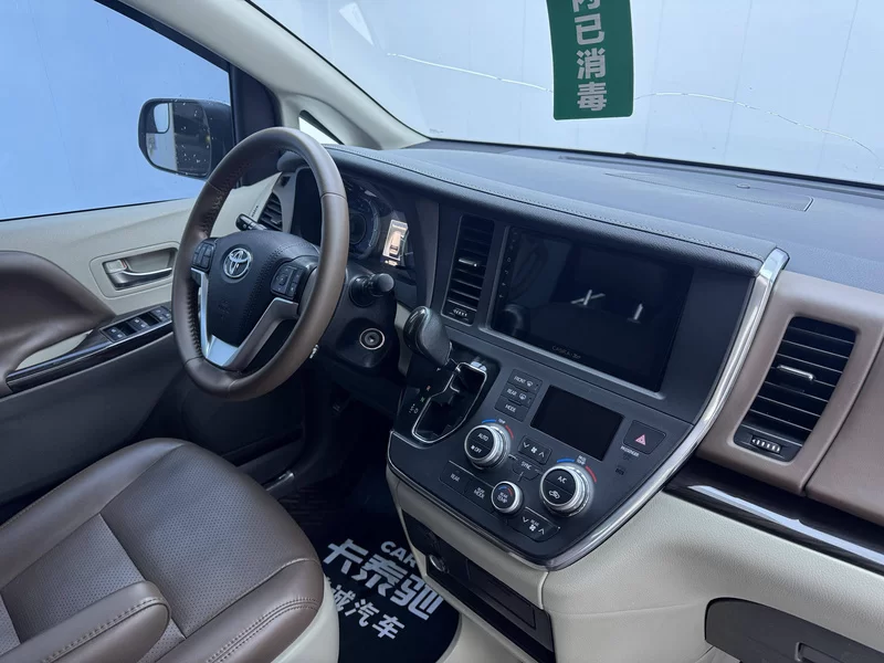 Toyota SIENNA 2019 صورة سيارة #24