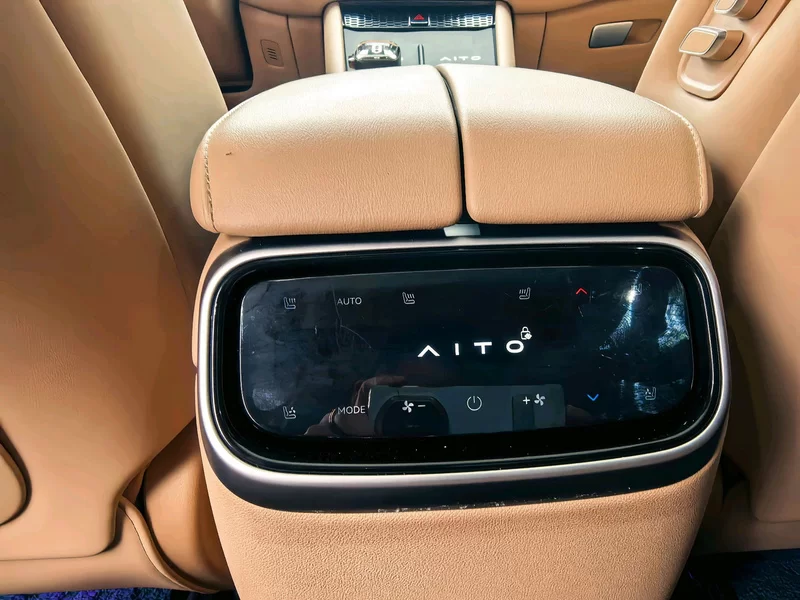 Toyota RAV4 2023 car image #24