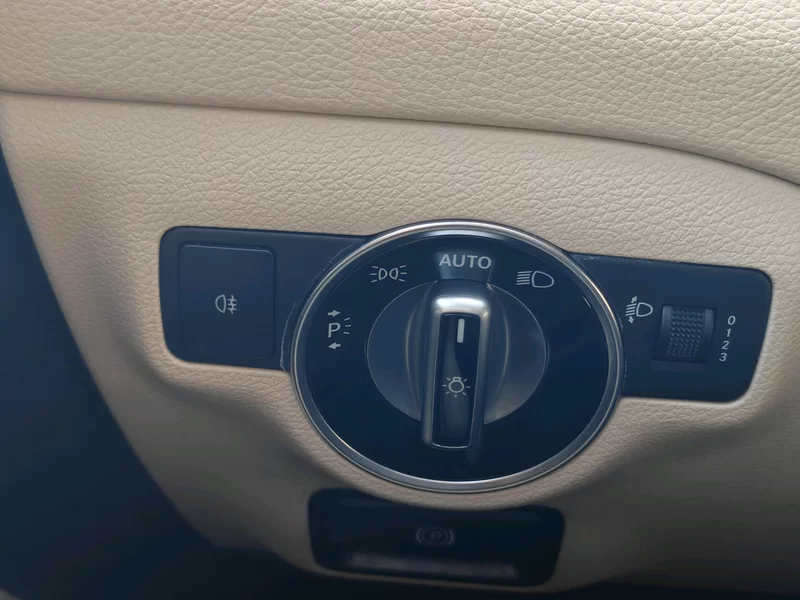 Mercedes-Benz GLA Class 2017 car image #24