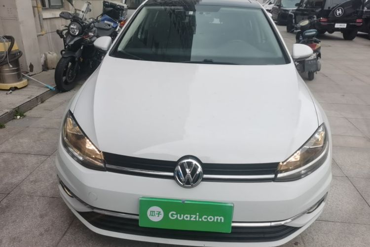 Volkswagen Golf 2019 car image #3