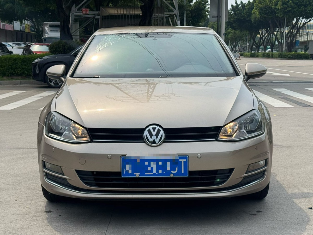 Volkswagen Golf 2017 car image #2