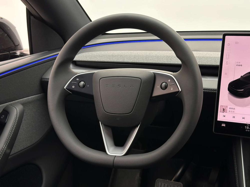 Tesla Model Y 2026 #12 Tesla Model Y 2026 изображение автомобиля #12