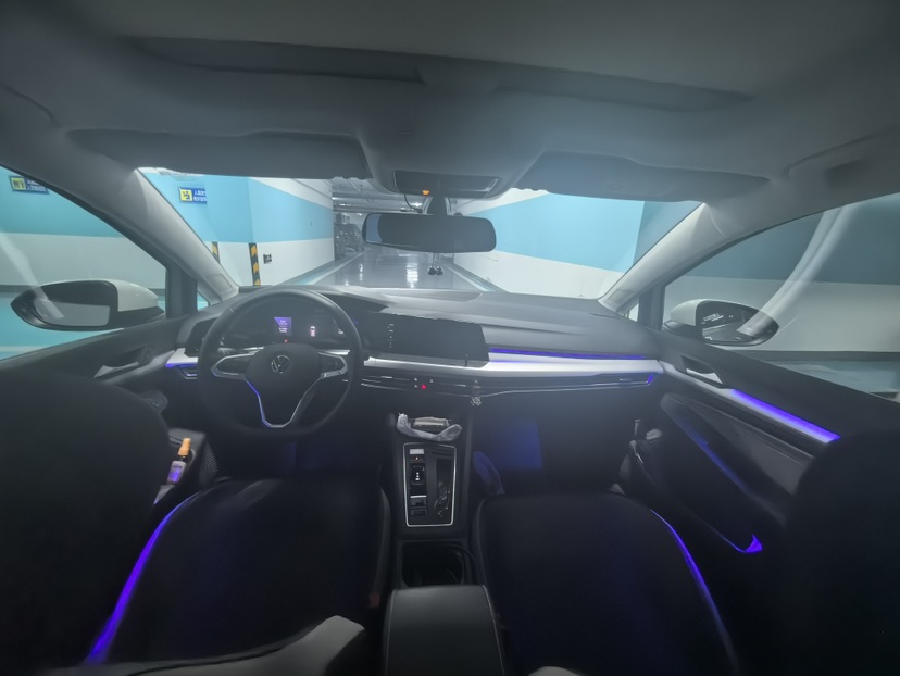 Volkswagen Golf 2023 car image #6