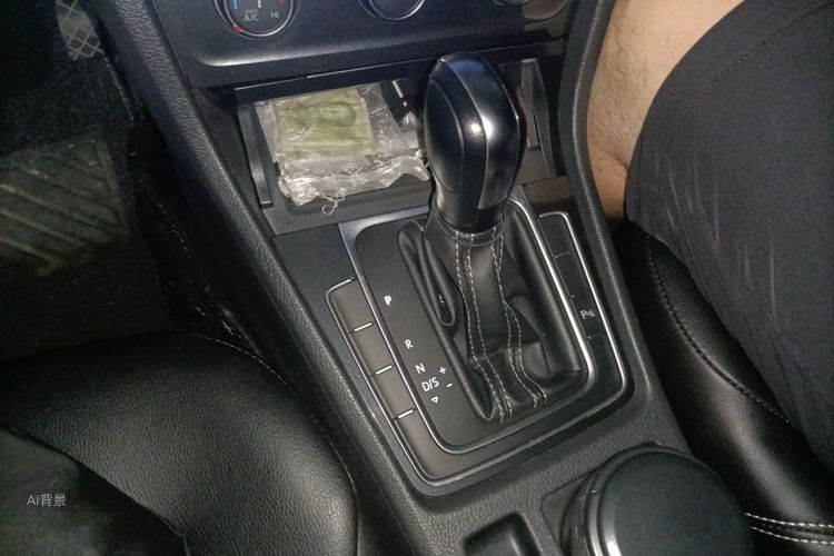 Volkswagen Golf 2017 car image #16