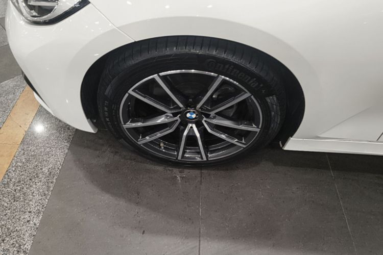 BMW 3 Series 2021 car image #9