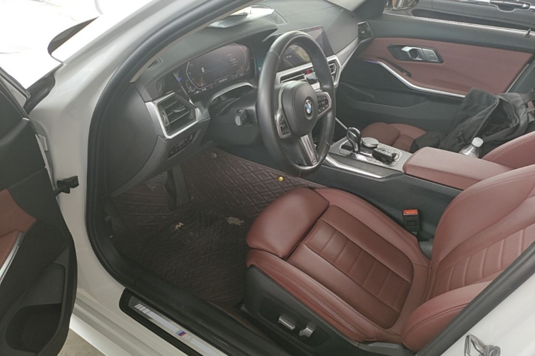 BMW 3 Series 2021 car image #16