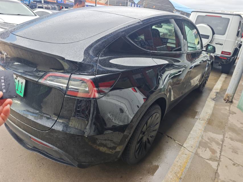 Tesla Model Y 2022 car image #4