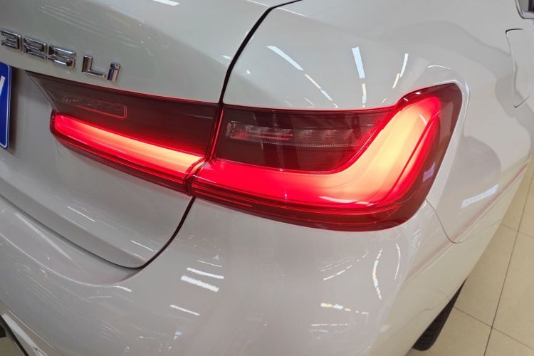 BMW 3 Series 2023 صورة سيارة #8