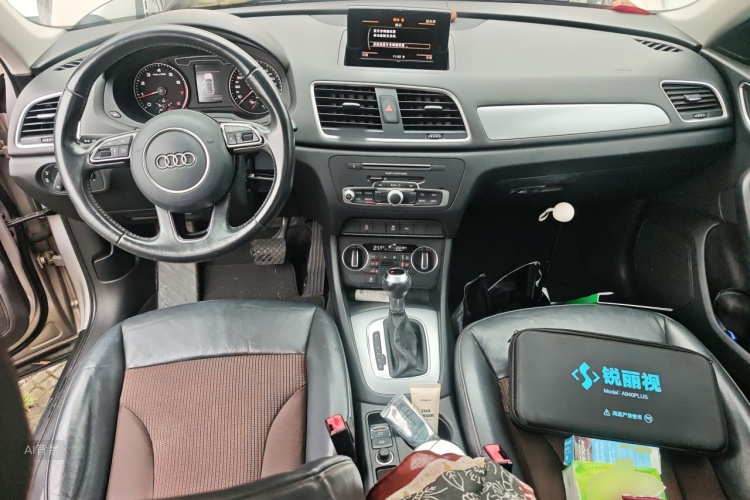 Audi Q3 2017 car image #11