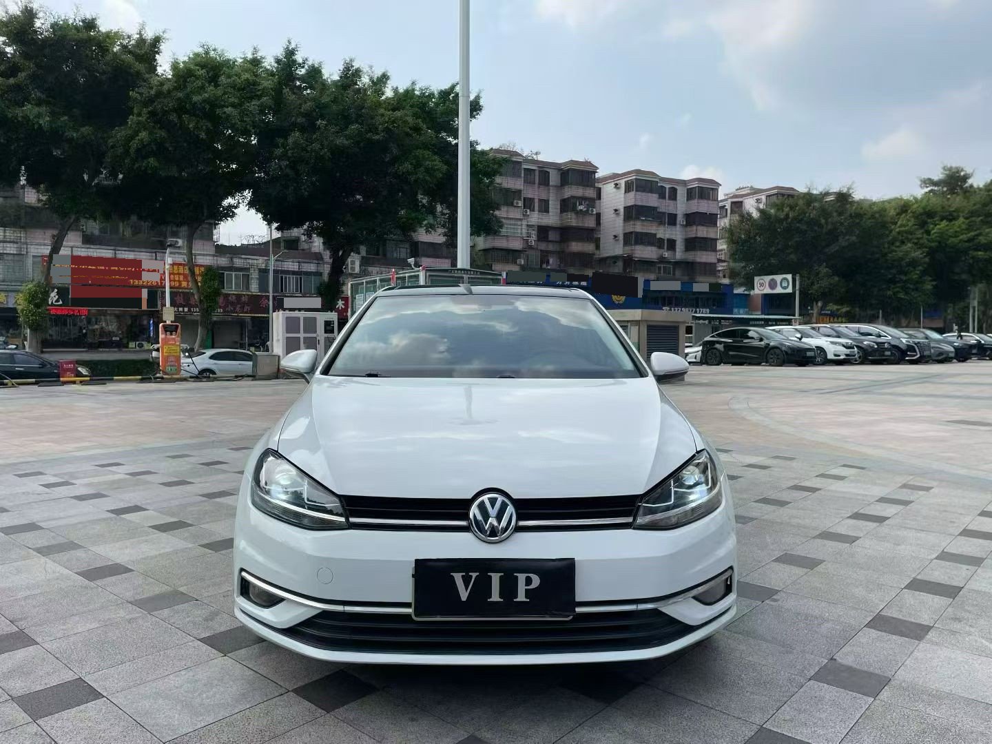 2019 car image #2