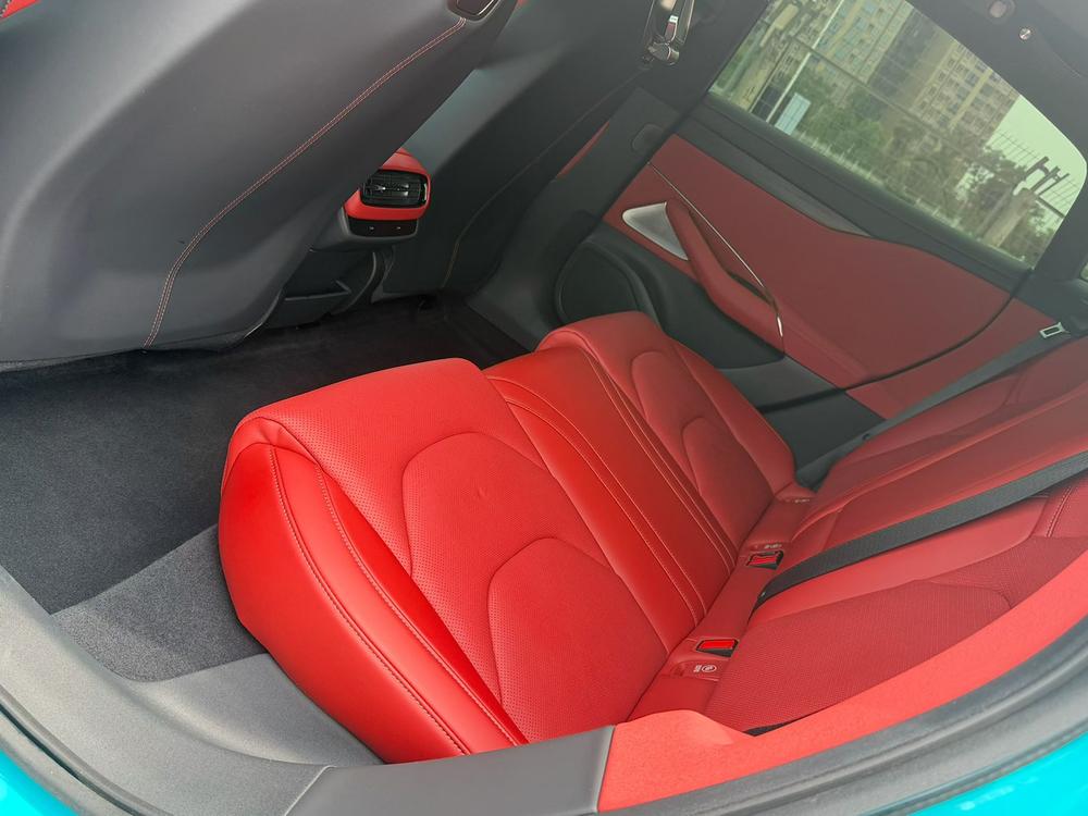 MI SU7 2024 immagine di auto #7