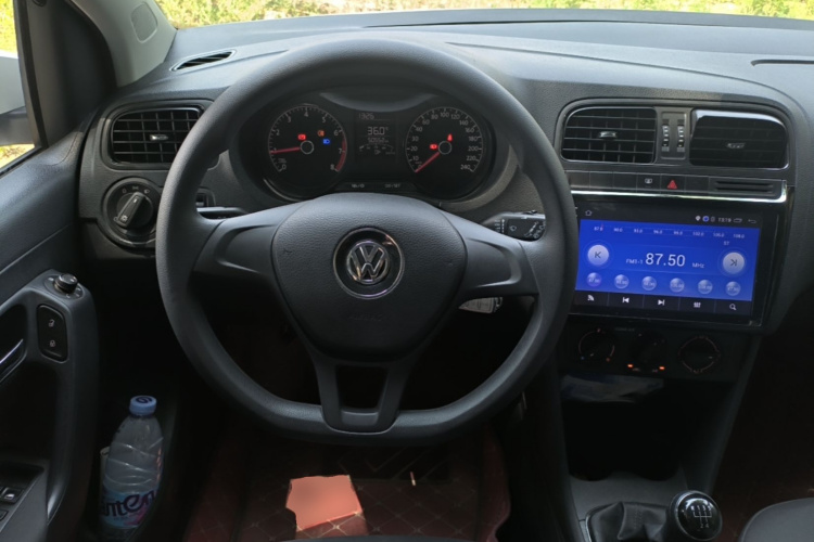 Volkswagen Polo 2017 car image #11