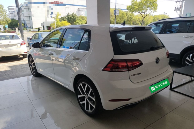 Volkswagen Golf 2020 car image #5