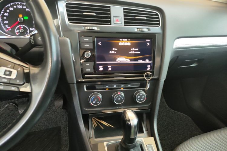 Volkswagen Golf 2019 car image #13