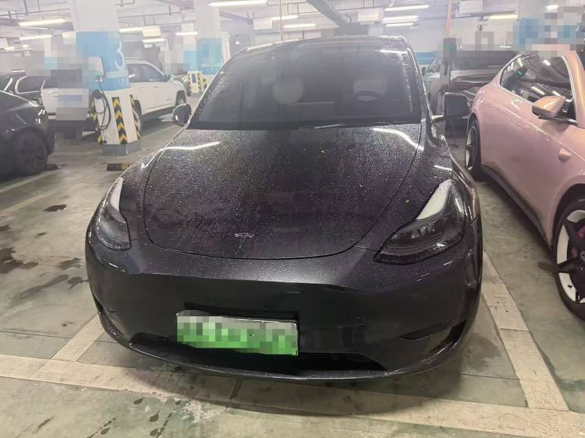Tesla Model Y 2024 immagine di auto #2