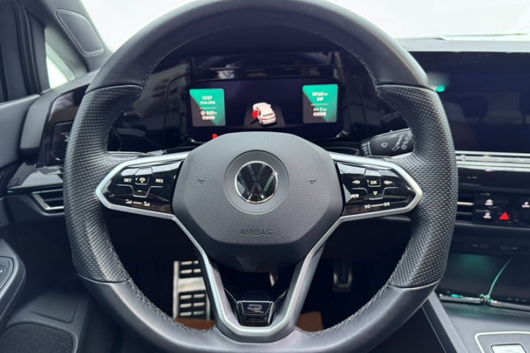 Volkswagen Golf 2021 car image #16