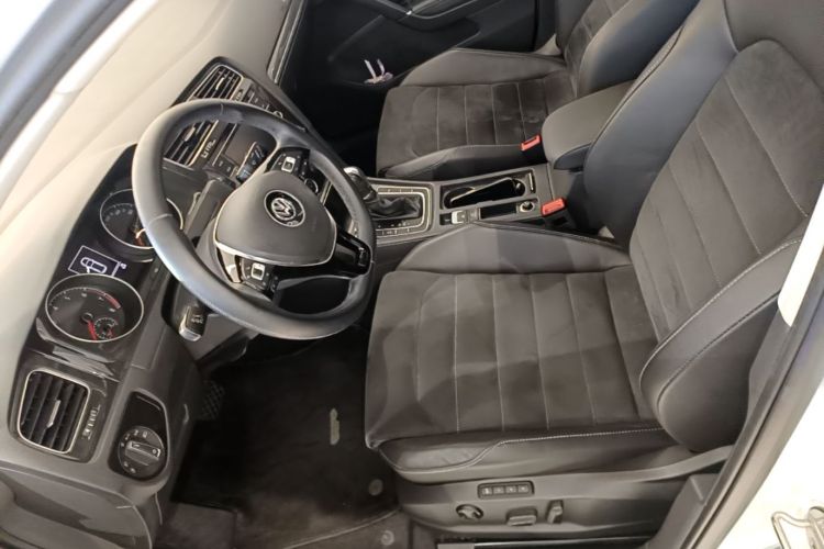 Volkswagen Golf 2018 car image #15