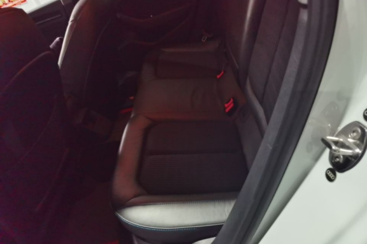 Audi A3 2019 car image #17