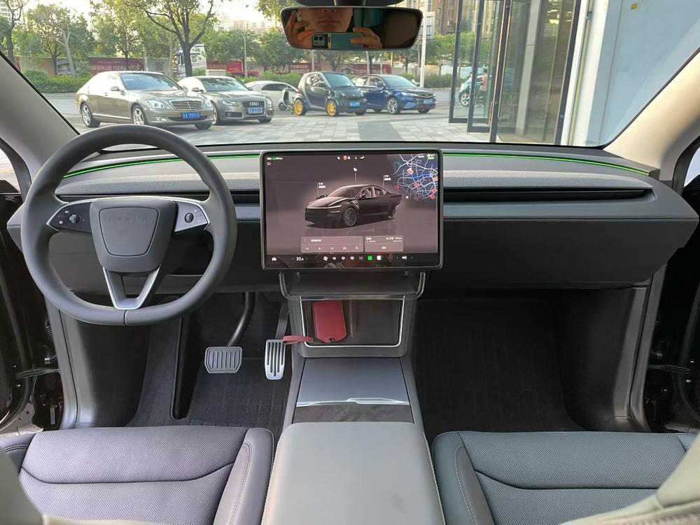 Tesla Model Y 2025 #11 Tesla Model Y 2025 car image #11