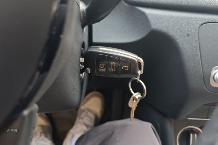 Audi Q3 2019 car image #10