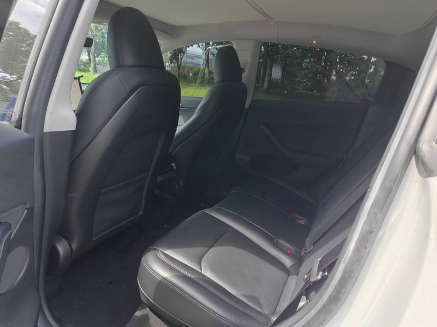 Tesla Model Y 2023 car image #7