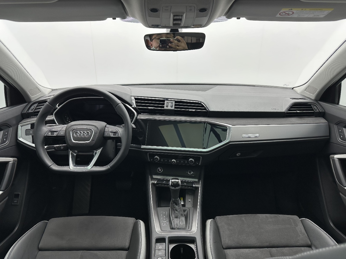 Audi Q3 2023 car image #7