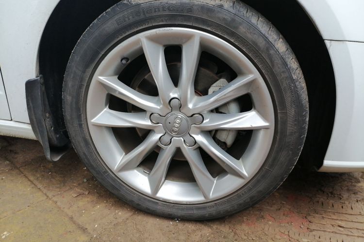 Audi A3 2018 car image #9