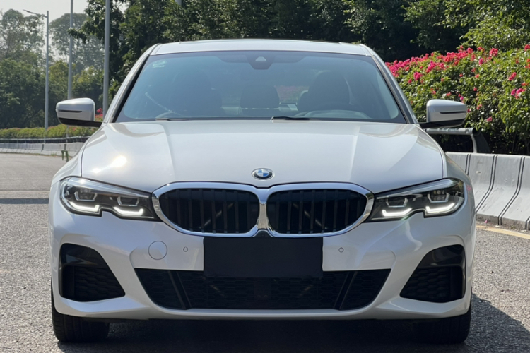 BMW 3 Series 2022 car image #9