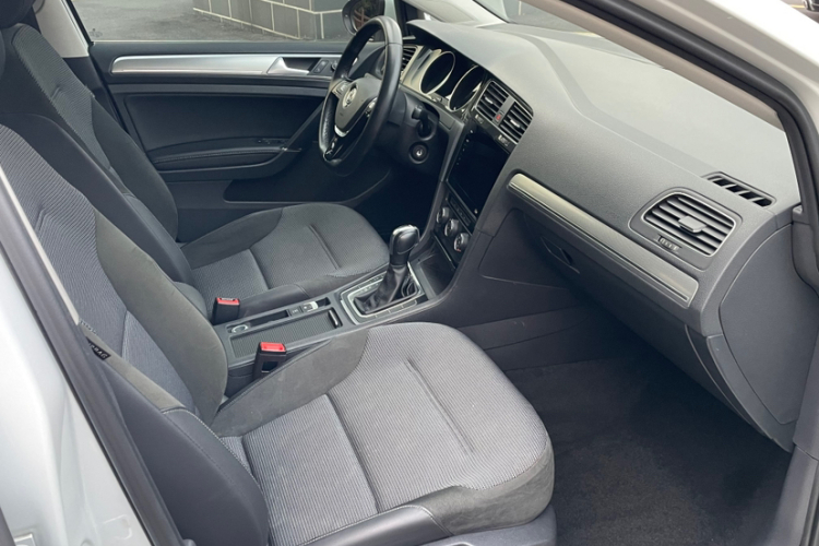 Volkswagen Golf 2019 car image #18