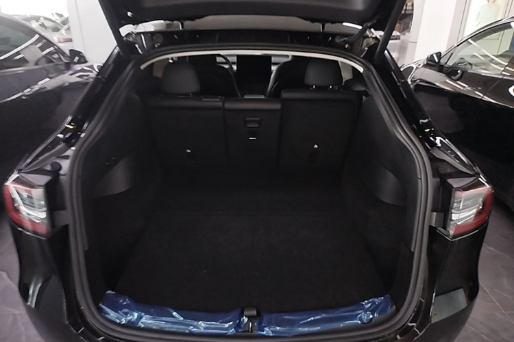 Tesla Model Y 2023 #19 Tesla Model Y 2023 car image #19