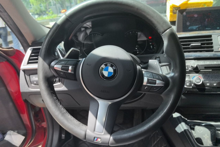 BMW 3 Series 2018 car image #12