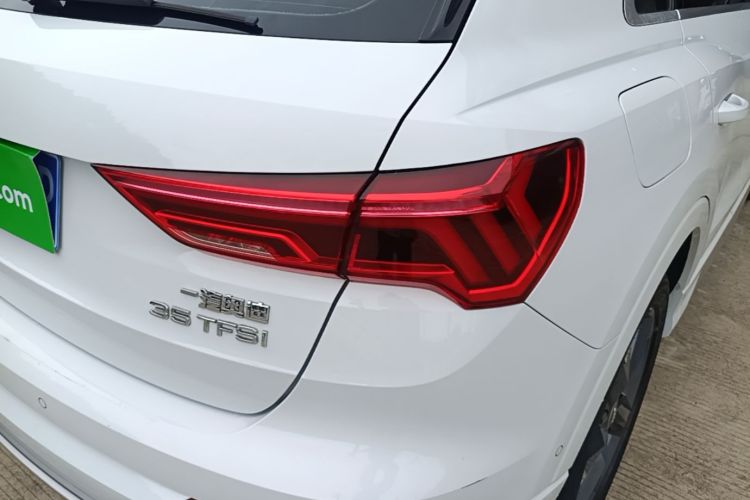 Audi Q3 2021 car image #8