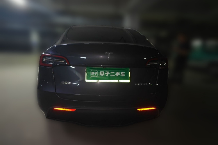 Tesla Model Y 2023 #4 Tesla Model Y 2023 car image #4