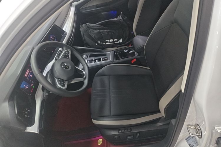 Volkswagen Golf 2023 car image #15