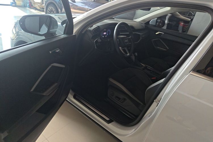 Audi Q3 2019 #16 Audi Q3 2019 car image #16